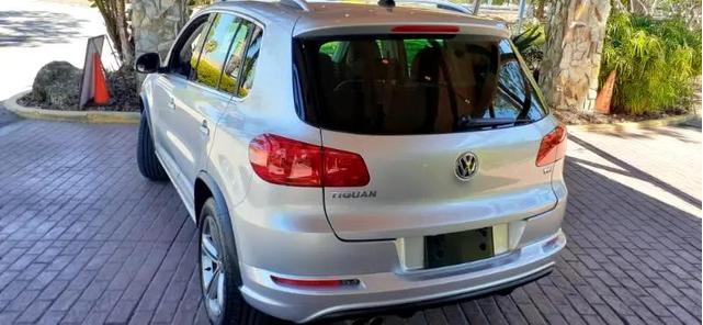 Photo of 2017 Pepper Grey Clearcoat Metallic Volkswagen Tiguan