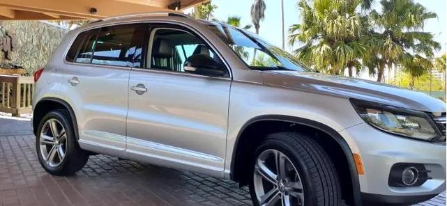 Photo of 2017 Pepper Grey Clearcoat Metallic Volkswagen Tiguan