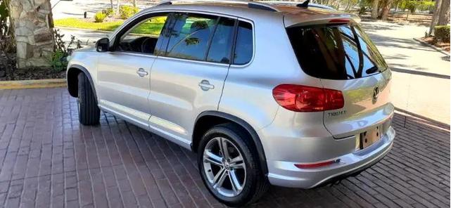 Photo of 2017 Pepper Grey Clearcoat Metallic Volkswagen Tiguan