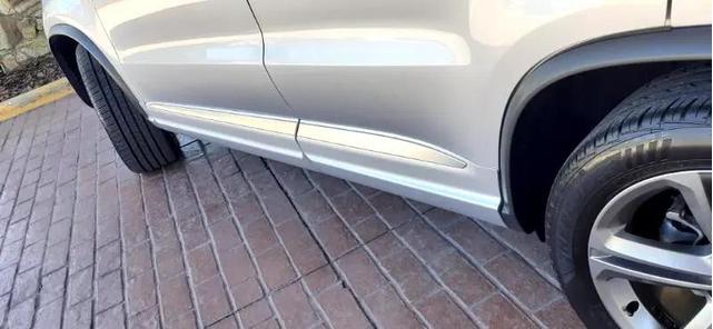 Photo of 2017 Pepper Grey Clearcoat Metallic Volkswagen Tiguan