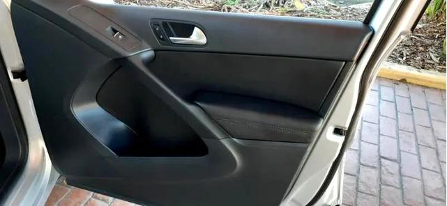 Photo of 2017 Pepper Grey Clearcoat Metallic Volkswagen Tiguan