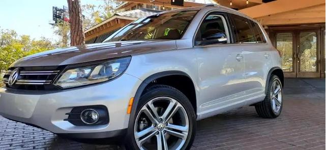 Photo of 2017 Pepper Grey Clearcoat Metallic Volkswagen Tiguan
