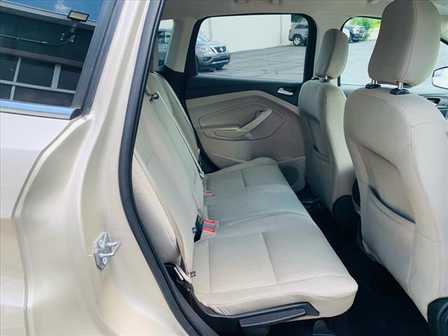 Photo of 2018 White Gold Ford Escape