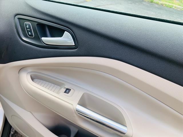 Photo of 2018 White Gold Ford Escape