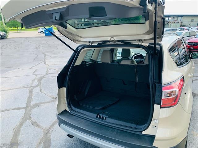 Photo of 2018 White Gold Ford Escape