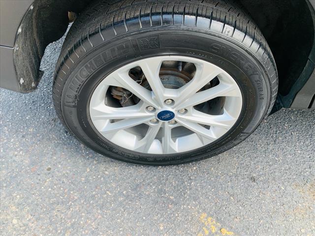Photo of 2018 White Gold Ford Escape