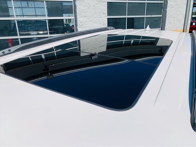 Photo of 2018 White Platinum Clearcoat Metallic Ford Explorer