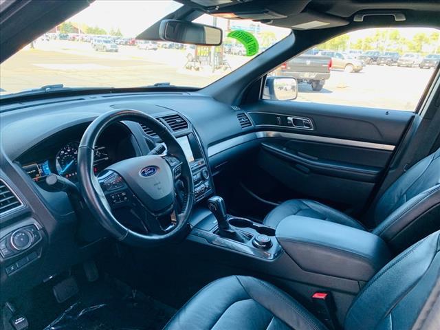 Photo of 2018 White Platinum Clearcoat Metallic Ford Explorer