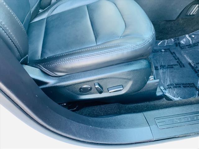 Photo of 2018 White Platinum Clearcoat Metallic Ford Explorer