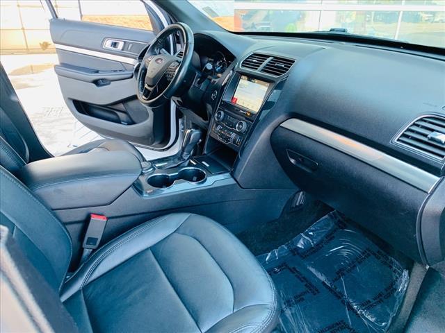 Photo of 2018 White Platinum Clearcoat Metallic Ford Explorer