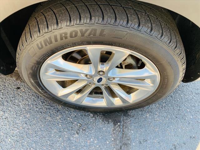 Photo of 2018 White Platinum Clearcoat Metallic Ford Explorer