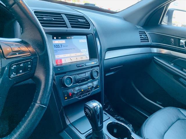 Photo of 2018 White Platinum Clearcoat Metallic Ford Explorer