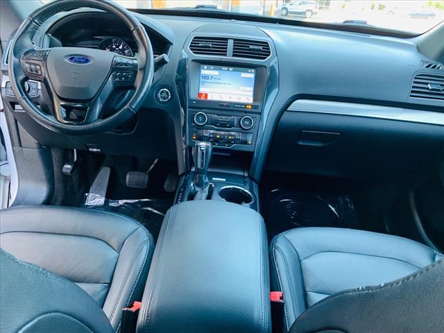 Photo of 2018 White Platinum Clearcoat Metallic Ford Explorer