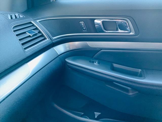 Photo of 2018 White Platinum Clearcoat Metallic Ford Explorer