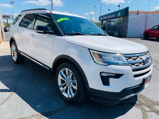 Photo of 2018 White Platinum Clearcoat Metallic Ford Explorer