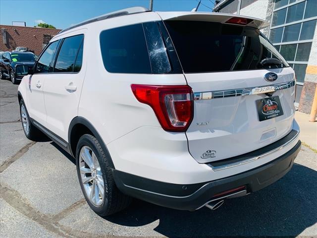 Photo of 2018 White Platinum Clearcoat Metallic Ford Explorer