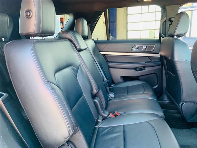 Photo of 2018 White Platinum Clearcoat Metallic Ford Explorer
