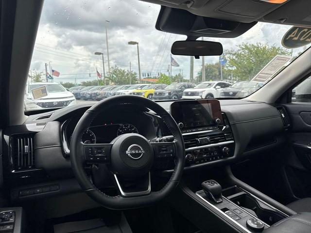 Photo of 2024 Brilliant Silver Metallic Nissan Pathfinder