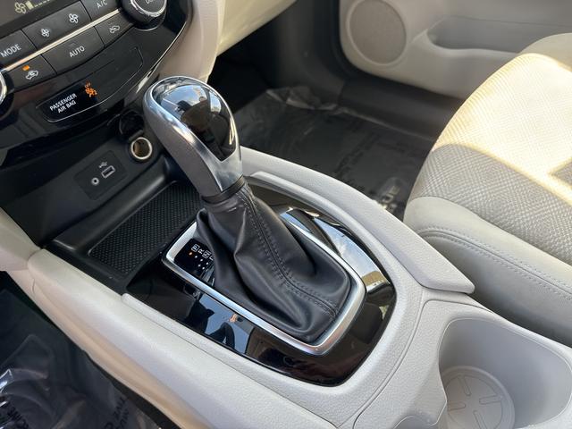 Photo of 2020 Pearl White Tricoat Nissan Rogue Sport