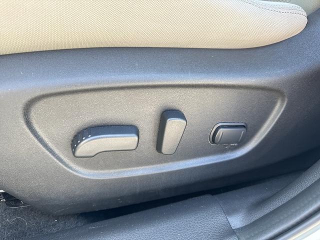 Photo of 2020 Pearl White Tricoat Nissan Rogue Sport