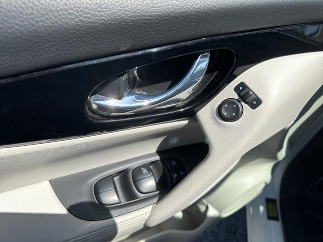 Photo of 2020 Pearl White Tricoat Nissan Rogue Sport