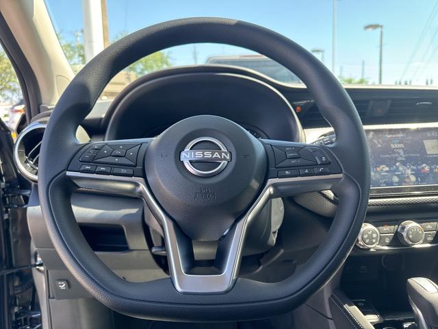 Photo of 2024 Gun Metallic Nissan Kicks