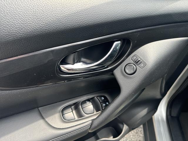 Photo of 2018 Brilliant Silver Nissan Rogue