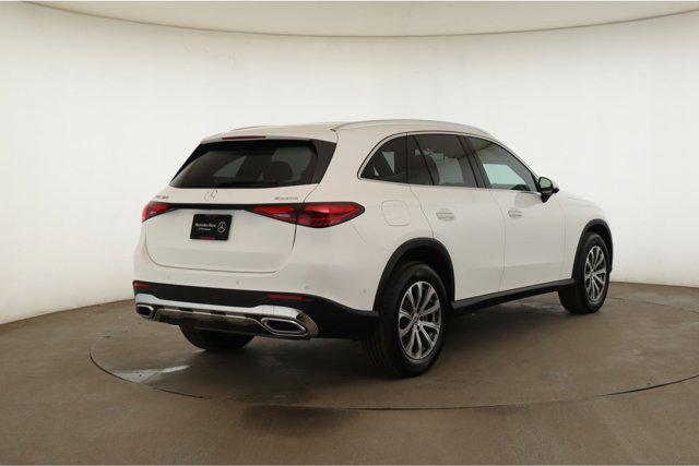 Photo of 2025 Polar White Mercedes-Benz GLC 300