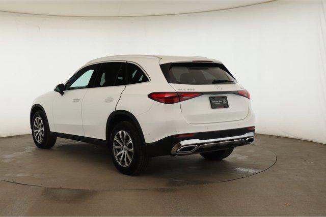 Photo of 2025 Polar White Mercedes-Benz GLC 300