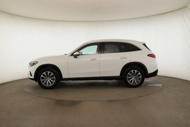 Photo of 2025 Polar White Mercedes-Benz GLC 300