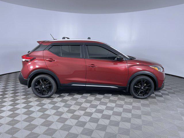 Photo of 2020 Cayenne Red Metallic Nissan Kicks