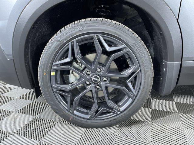 Photo of 2026 Gun Metallic Nissan Kicks