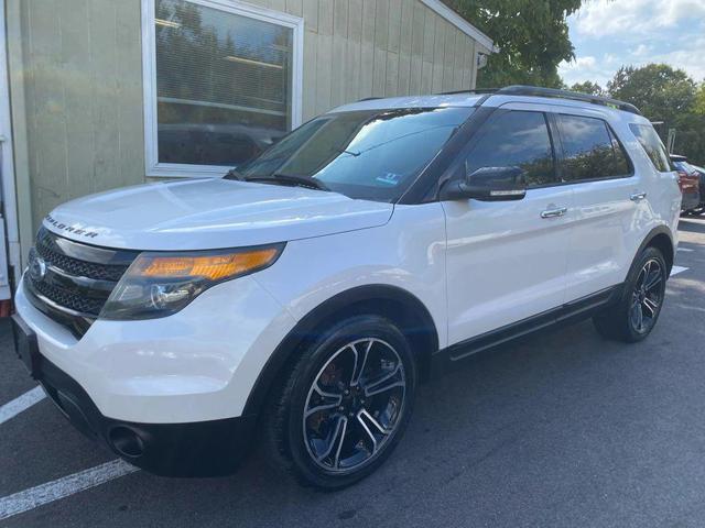 Photo of 2013 White Platinum Metallic Tri-Coat Ford Explorer