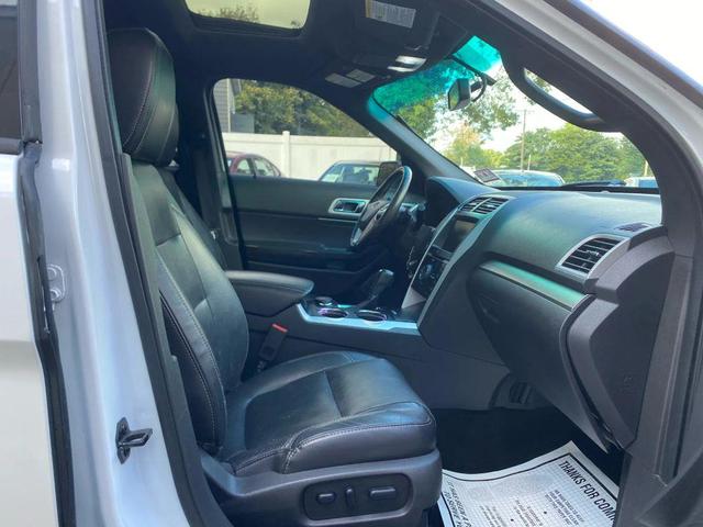 Photo of 2013 White Platinum Metallic Tri-Coat Ford Explorer