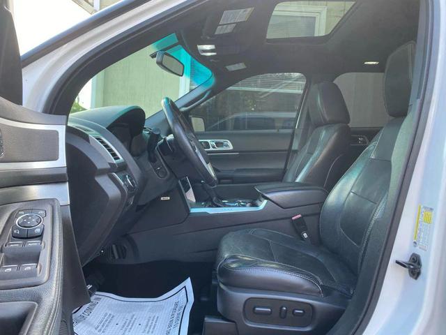 Photo of 2013 White Platinum Metallic Tri-Coat Ford Explorer