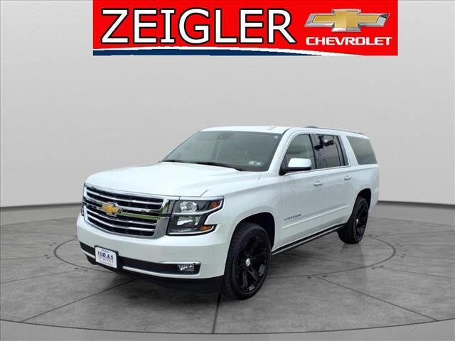 Photo of 2020 Iridescent Pearl Tricoat Chevrolet Suburban