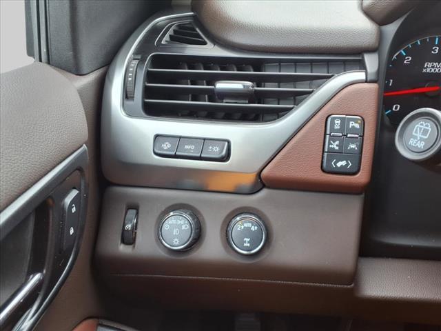 Photo of 2020 Iridescent Pearl Tricoat Chevrolet Suburban