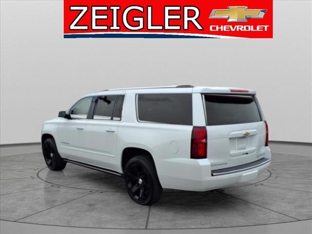 Photo of 2020 Iridescent Pearl Tricoat Chevrolet Suburban