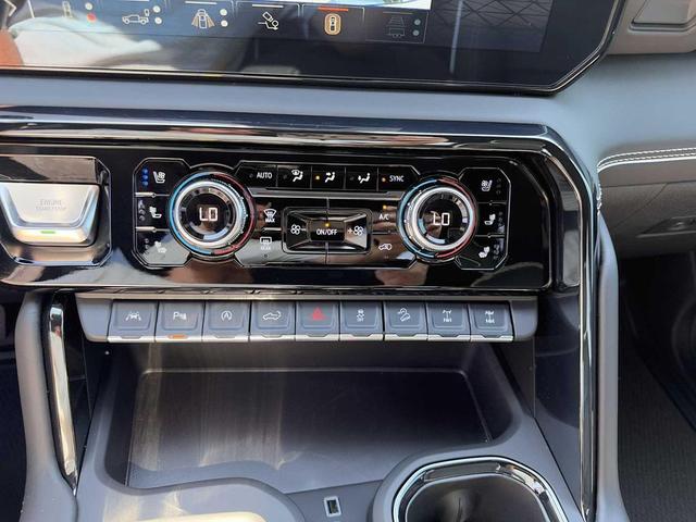 Photo of 2025 Summit White GMC Sierra 1500