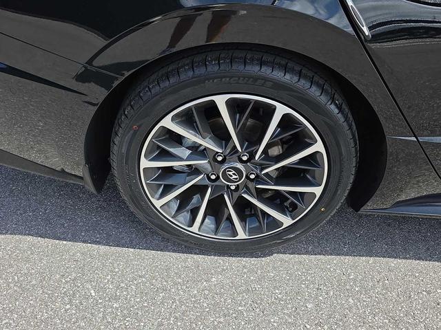 Photo of 2022 Phantom Black Hyundai SONATA