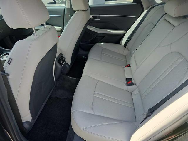 Photo of 2022 Phantom Black Hyundai SONATA