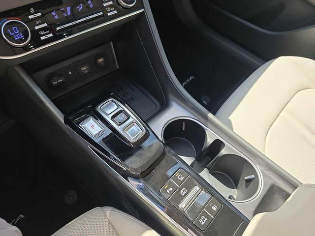 Photo of 2022 Phantom Black Hyundai SONATA