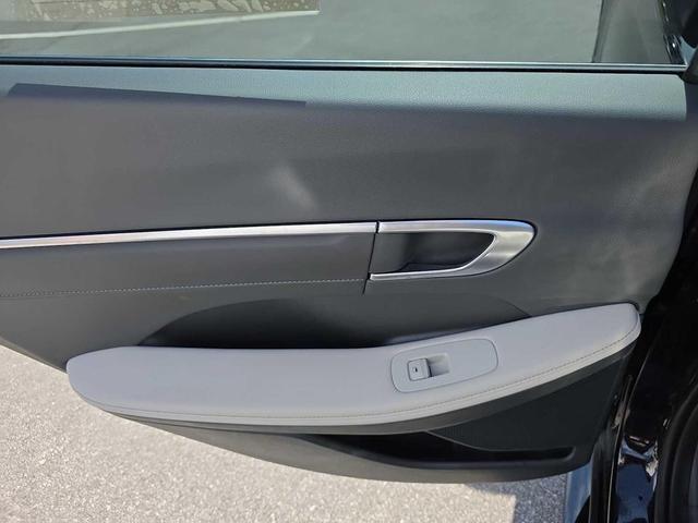 Photo of 2022 Phantom Black Hyundai SONATA