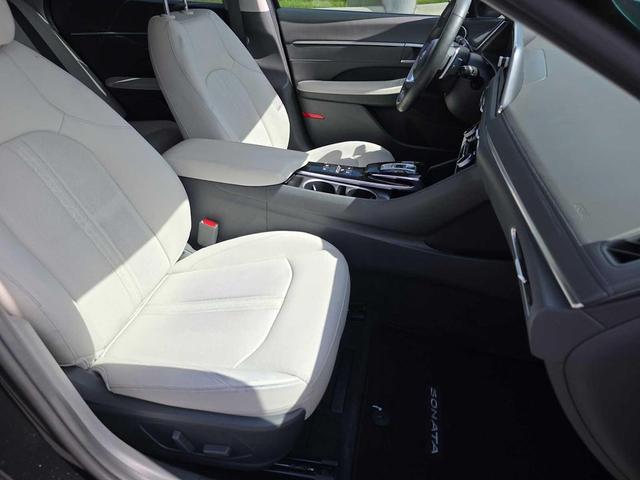 Photo of 2022 Phantom Black Hyundai SONATA
