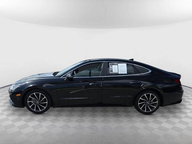 Photo of 2022 Phantom Black Hyundai SONATA
