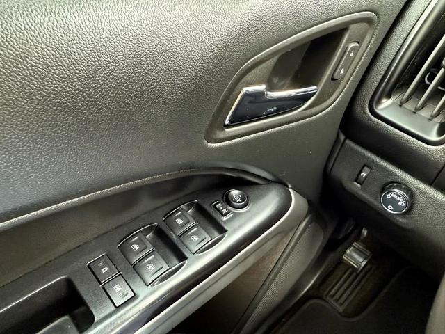 Photo of 2016 Summit White Chevrolet Colorado