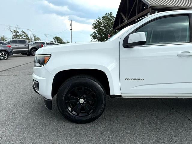 Photo of 2016 Summit White Chevrolet Colorado