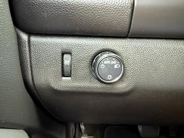 Photo of 2016 Summit White Chevrolet Colorado
