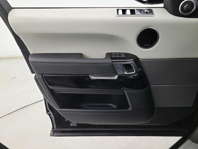 Photo of 2022 Black Land Rover Range Rover Sport