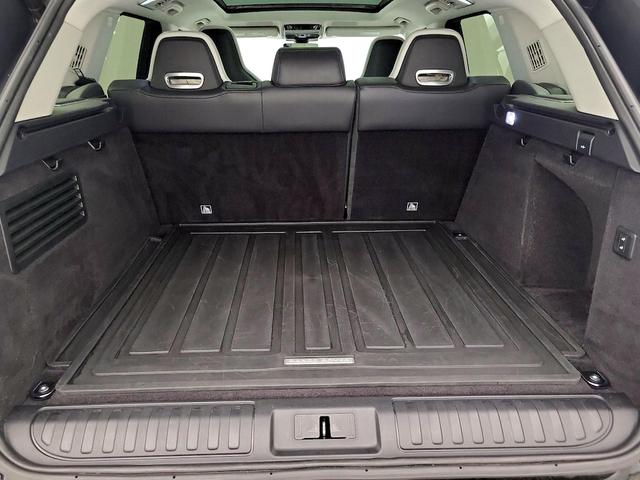 Photo of 2022 Black Land Rover Range Rover Sport